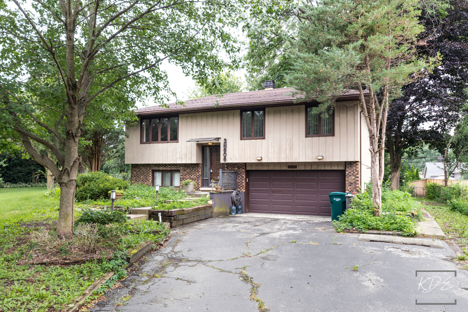 3n606 Locust Avenue Property Photo 1