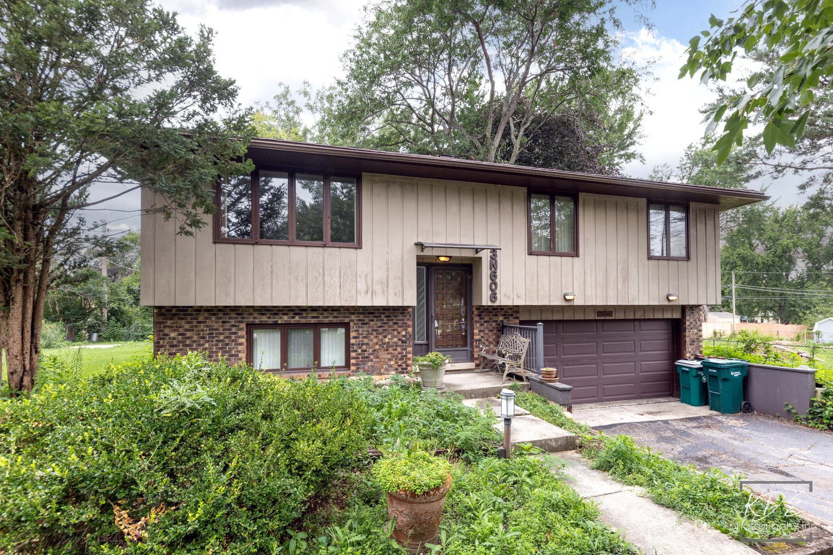 3n606 Locust Avenue Property Photo 3