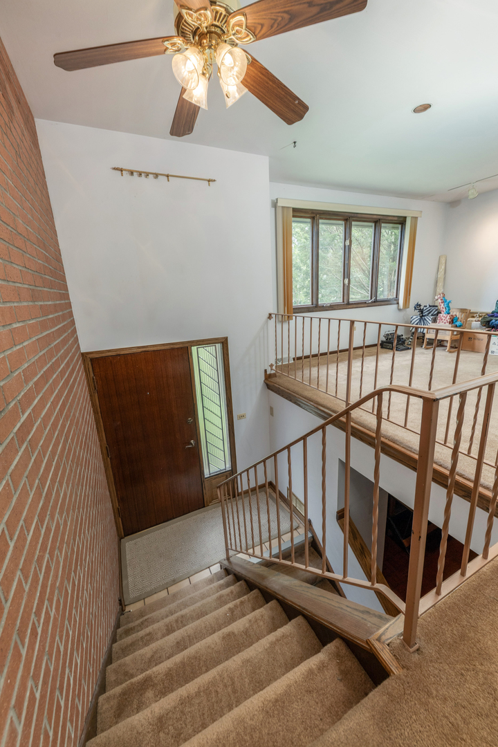 3n606 Locust Avenue Property Photo 5