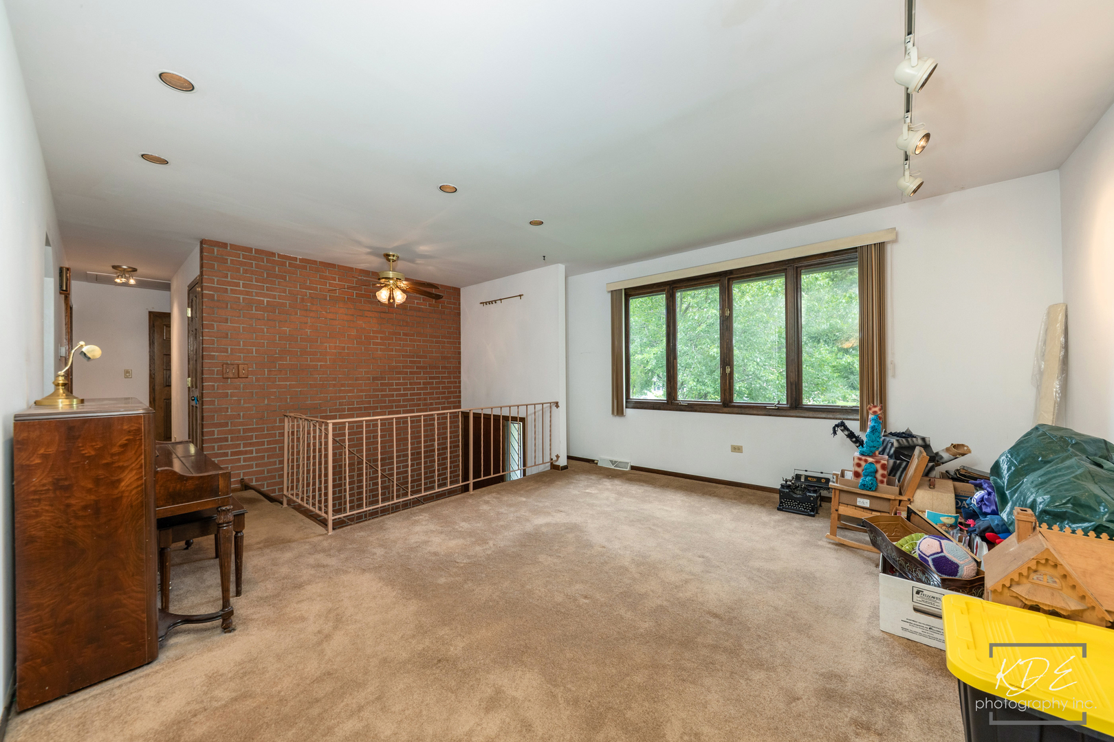 3n606 Locust Avenue Property Photo 6