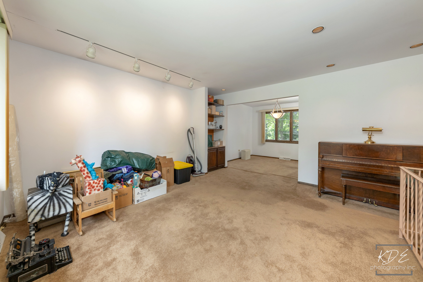 3n606 Locust Avenue Property Photo 9