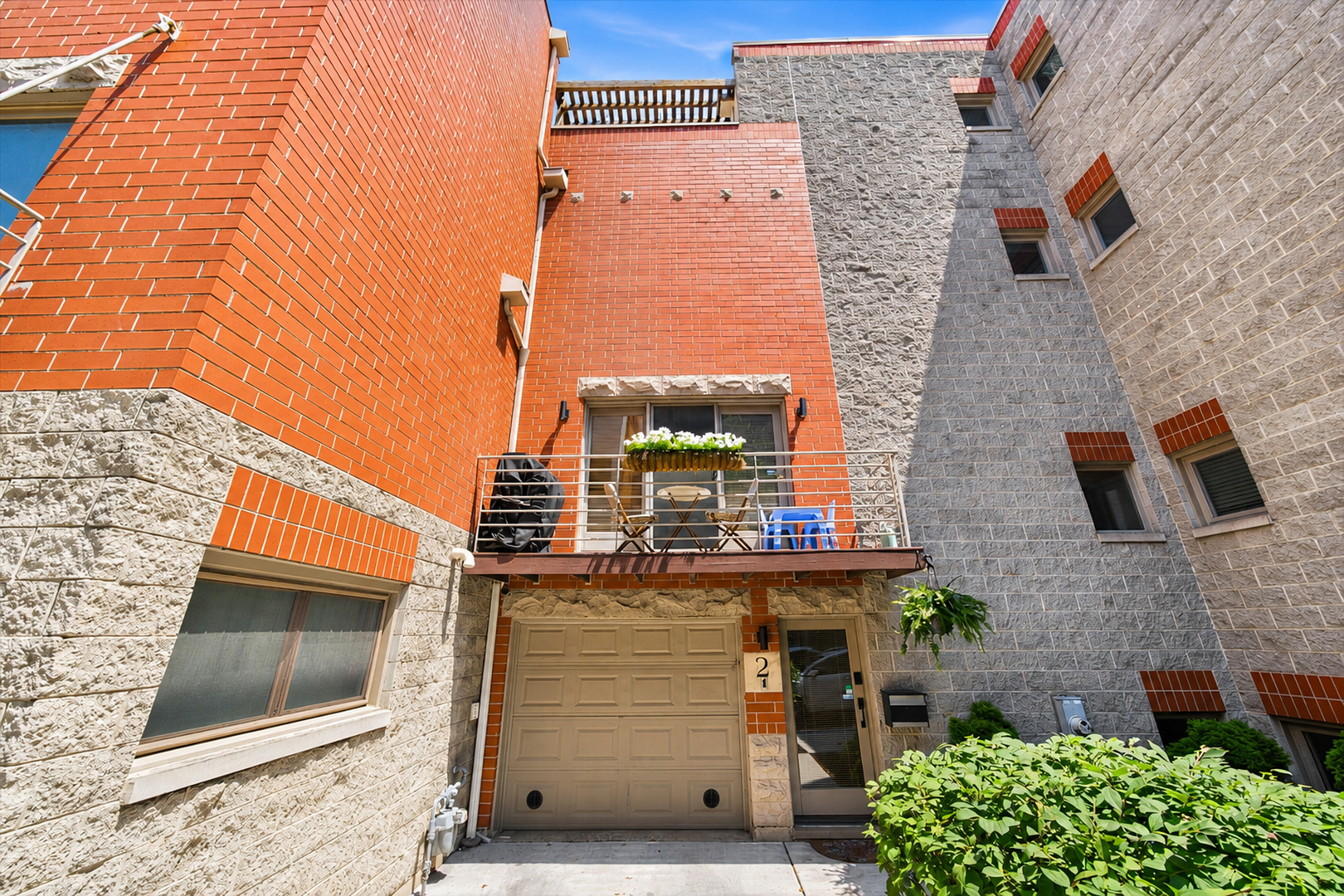 860 N Elston Avenue 2 Property Photo 1