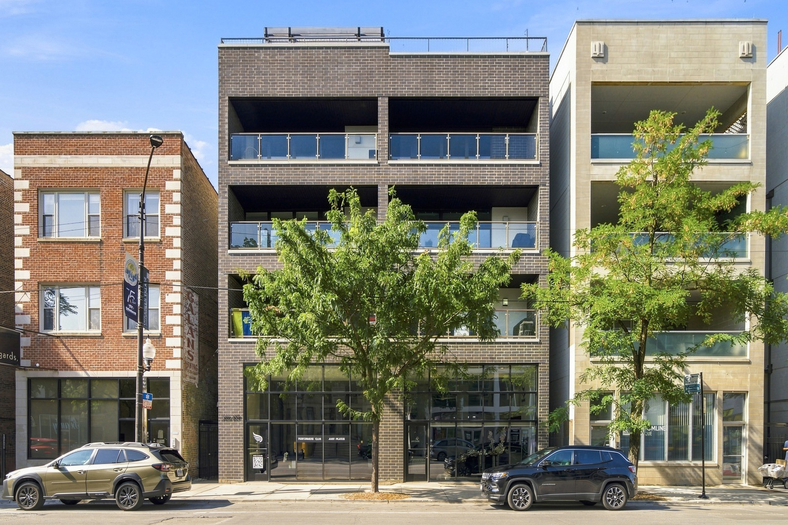 2210 W Chicago Avenue 2e Property Photo 1