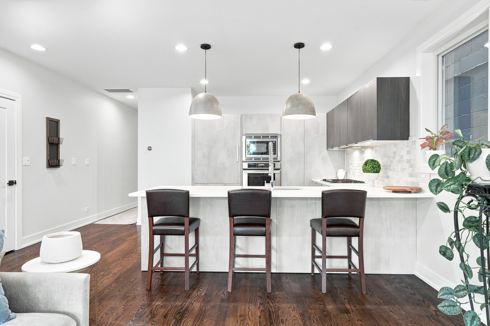 2210 W Chicago Avenue 2e Property Photo 5