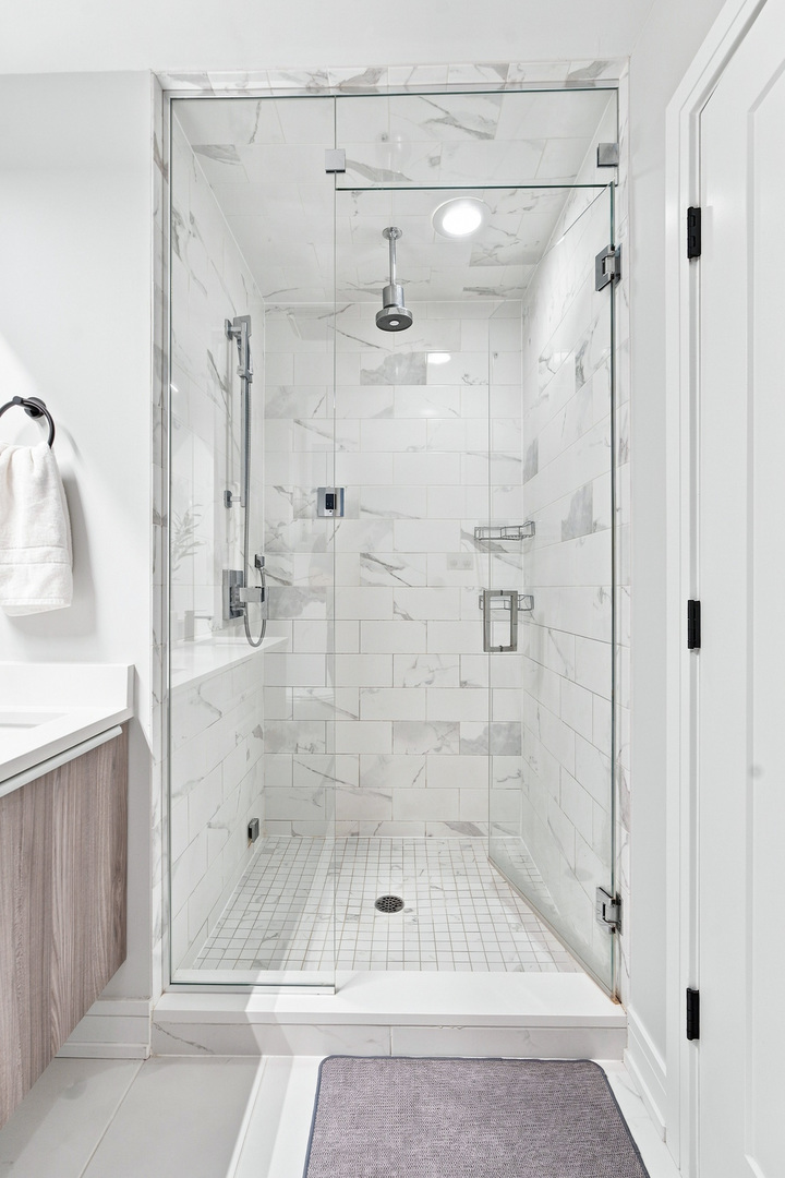 2210 W Chicago Avenue 2e Property Photo 16