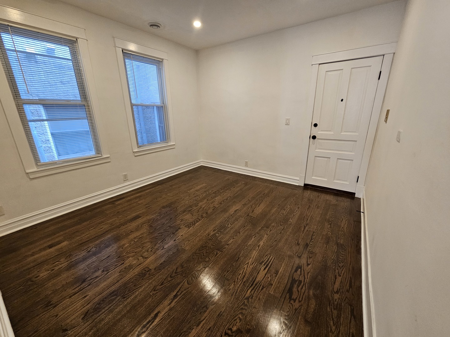 2541 N Southport Avenue 2r Property Photo 3