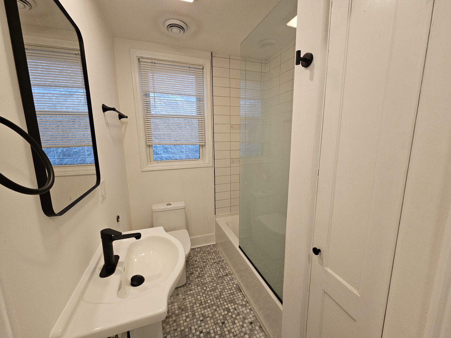 2541 N Southport Avenue 2r Property Photo 8