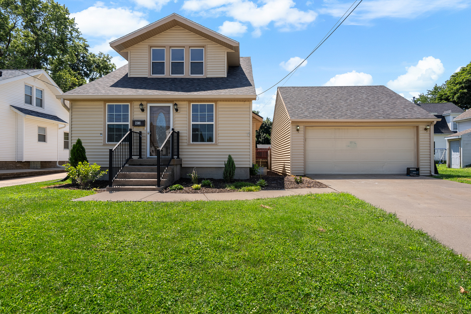 2301 Elm Street Property Photo 1