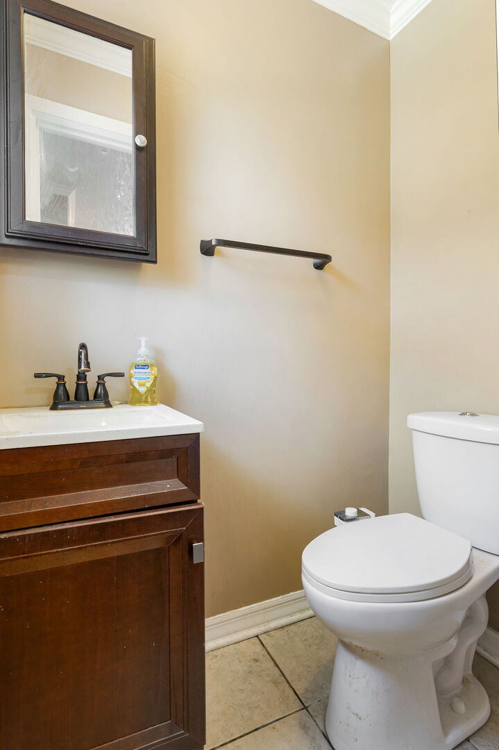 1751 W Chase Avenue Property Photo 9