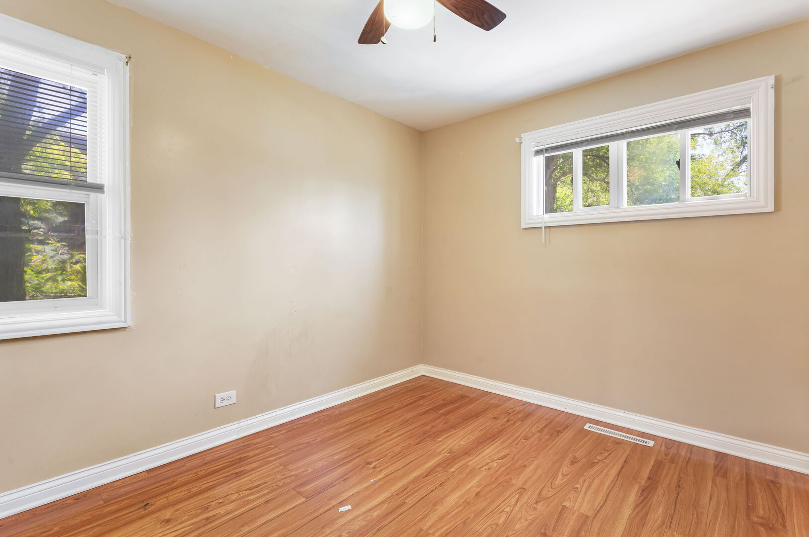 1751 W Chase Avenue Property Photo 11
