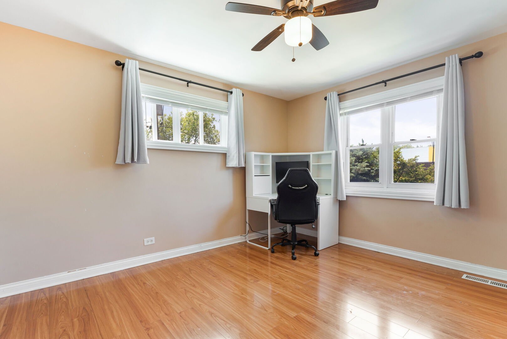 1751 W Chase Avenue Property Photo 13