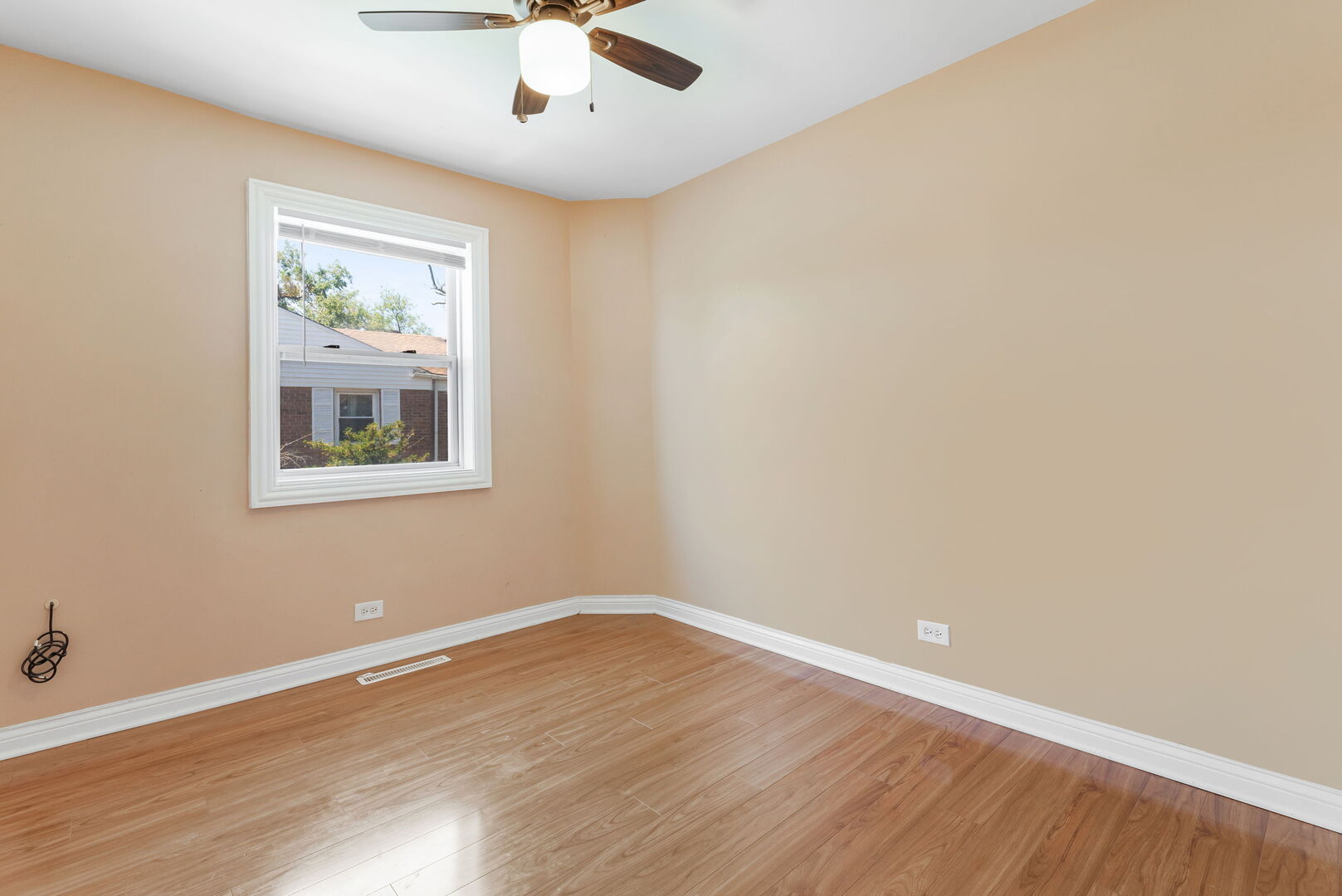 1751 W Chase Avenue Property Photo 14