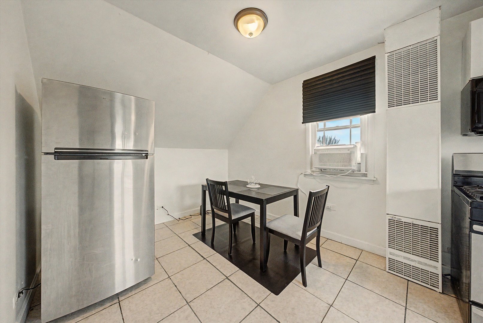 5200 S Lorel Avenue Property Photo 3