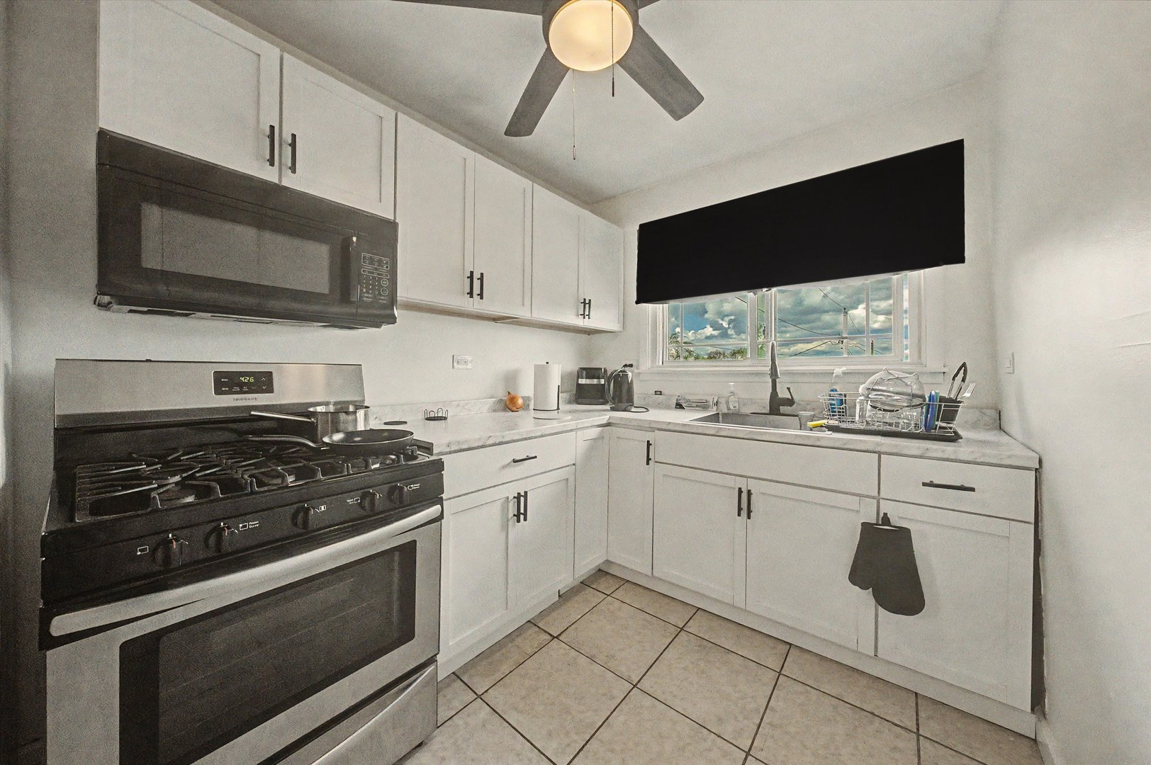 5200 S Lorel Avenue Property Photo 4
