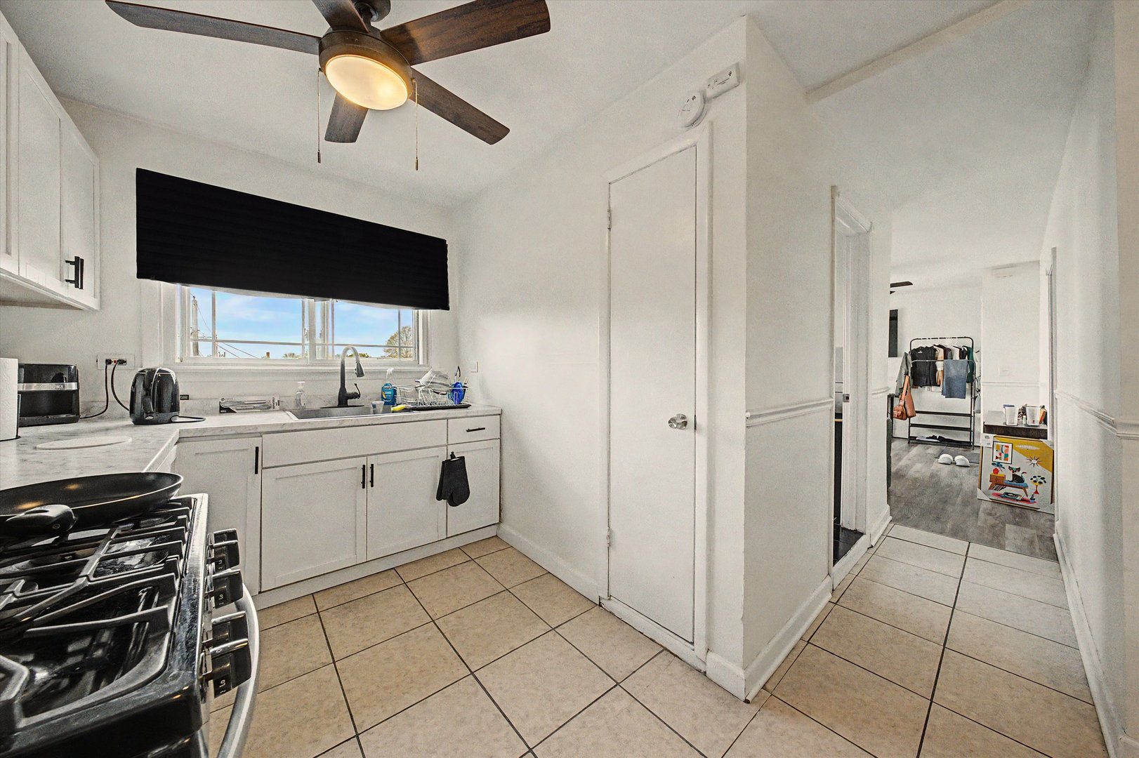 5200 S Lorel Avenue Property Photo 5