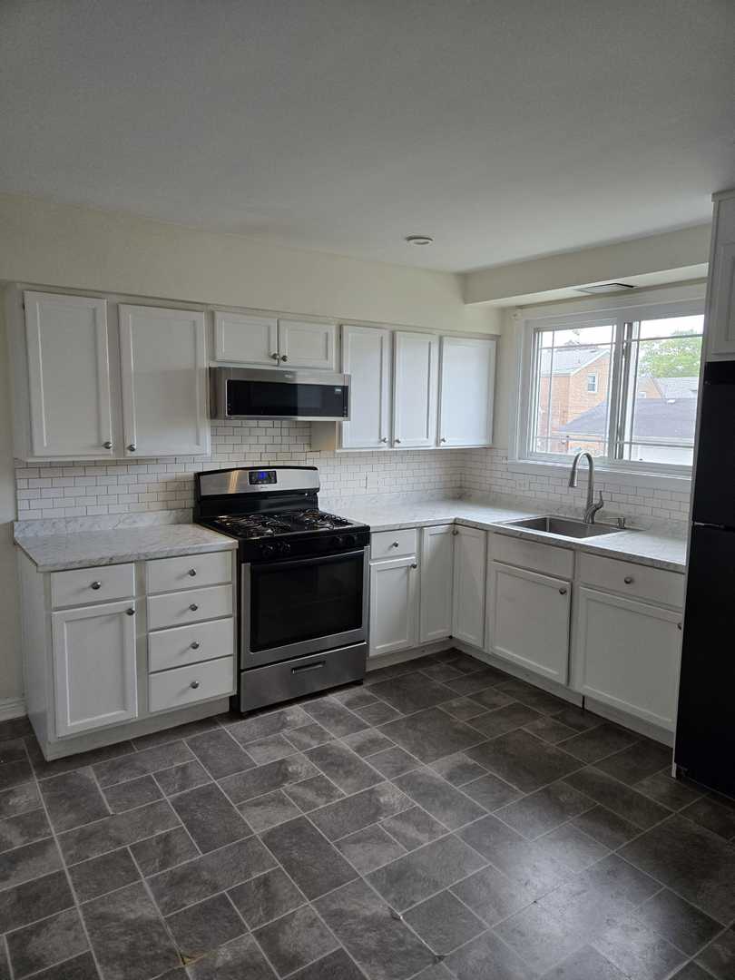 5200 S Lorel Avenue Property Photo 8