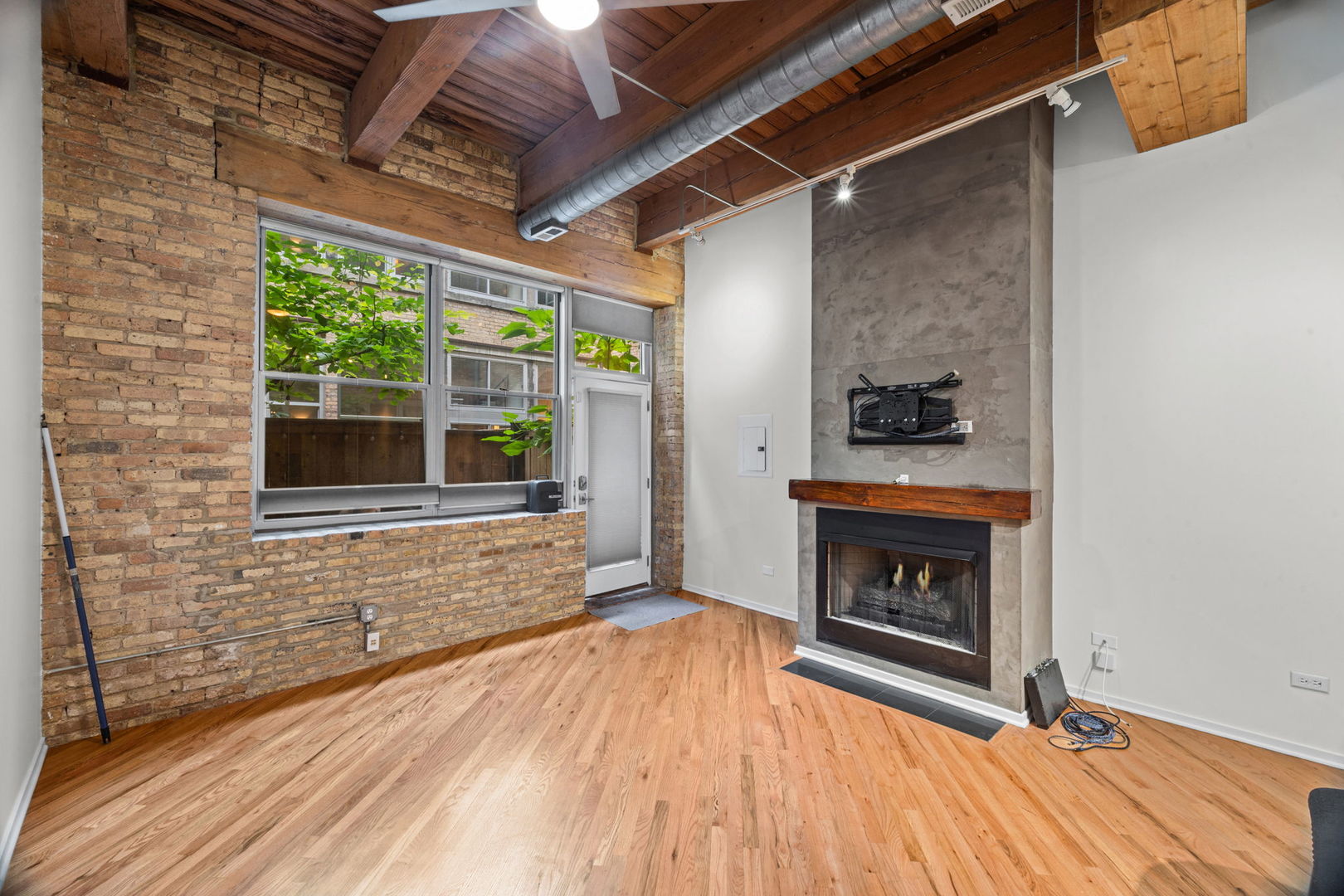 1801 W Larchmont Avenue 103 Property Photo 6