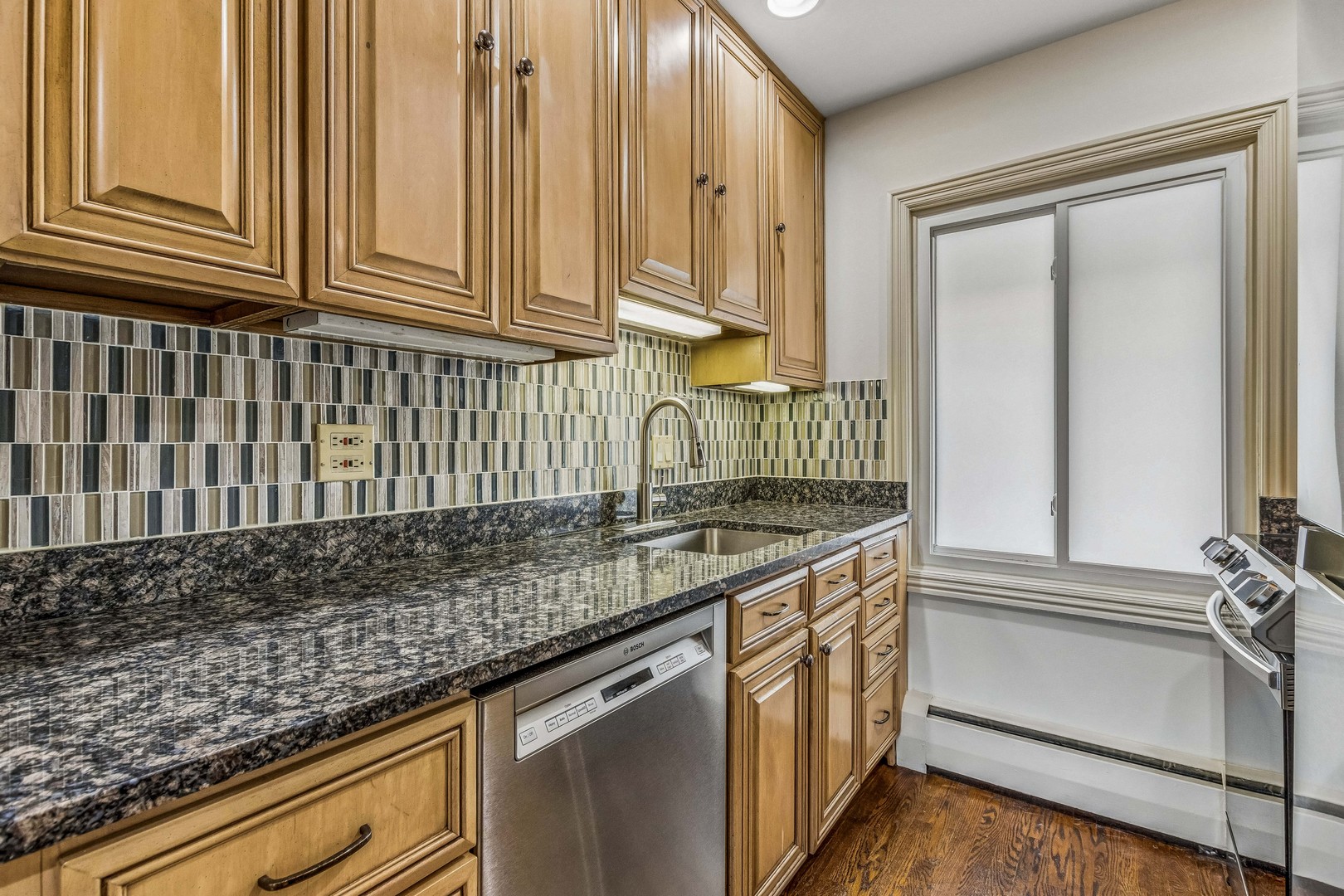 777 Hinman Avenue 35 Property Photo 7