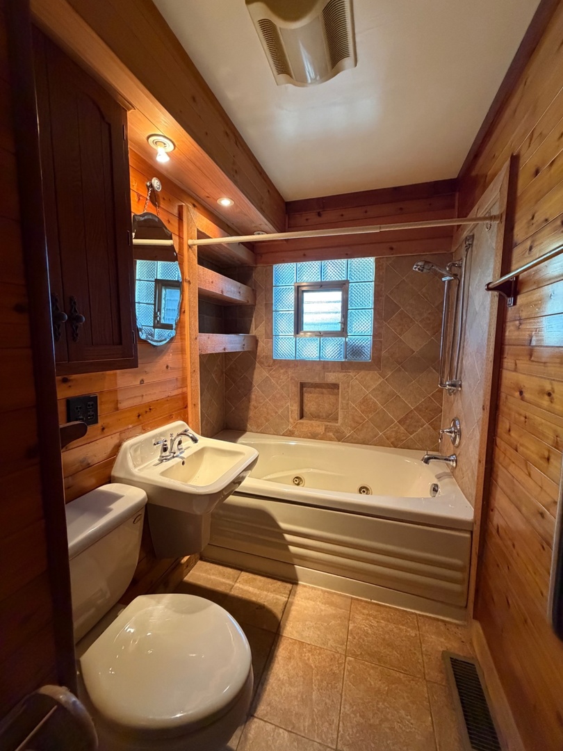 381 N Silverleaf Boulevard Property Photo 6