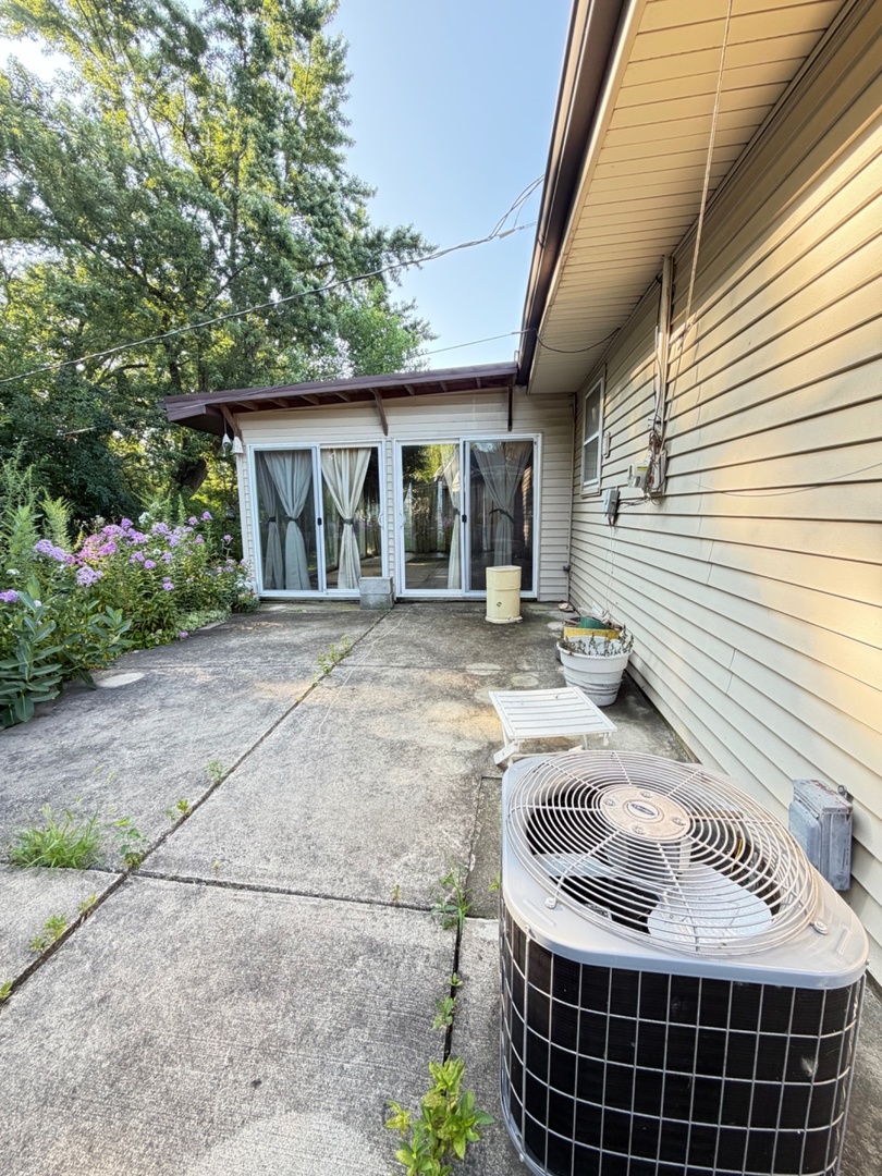 381 N Silverleaf Boulevard Property Photo 11