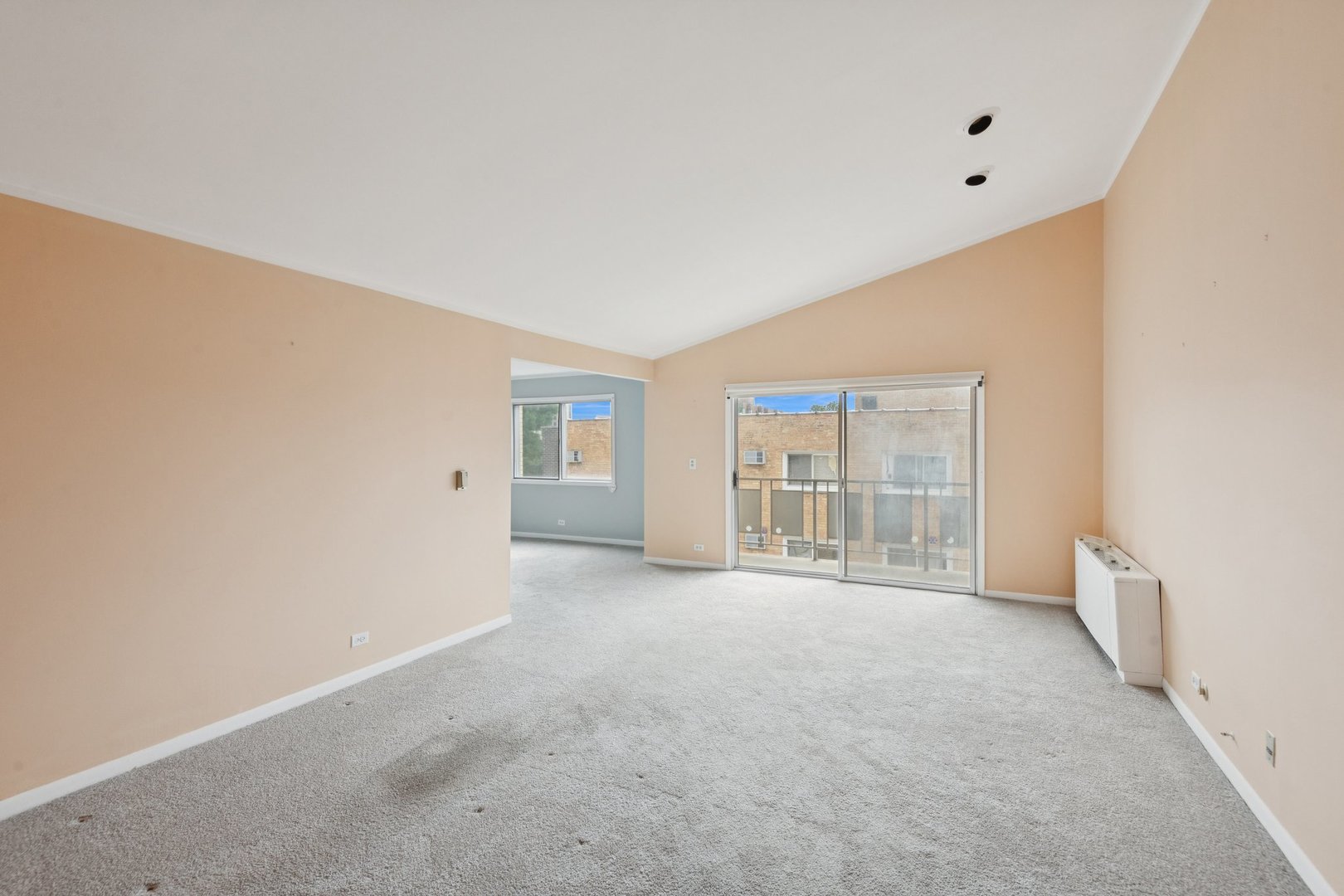 5251 Galitz Street 404 Property Photo 2