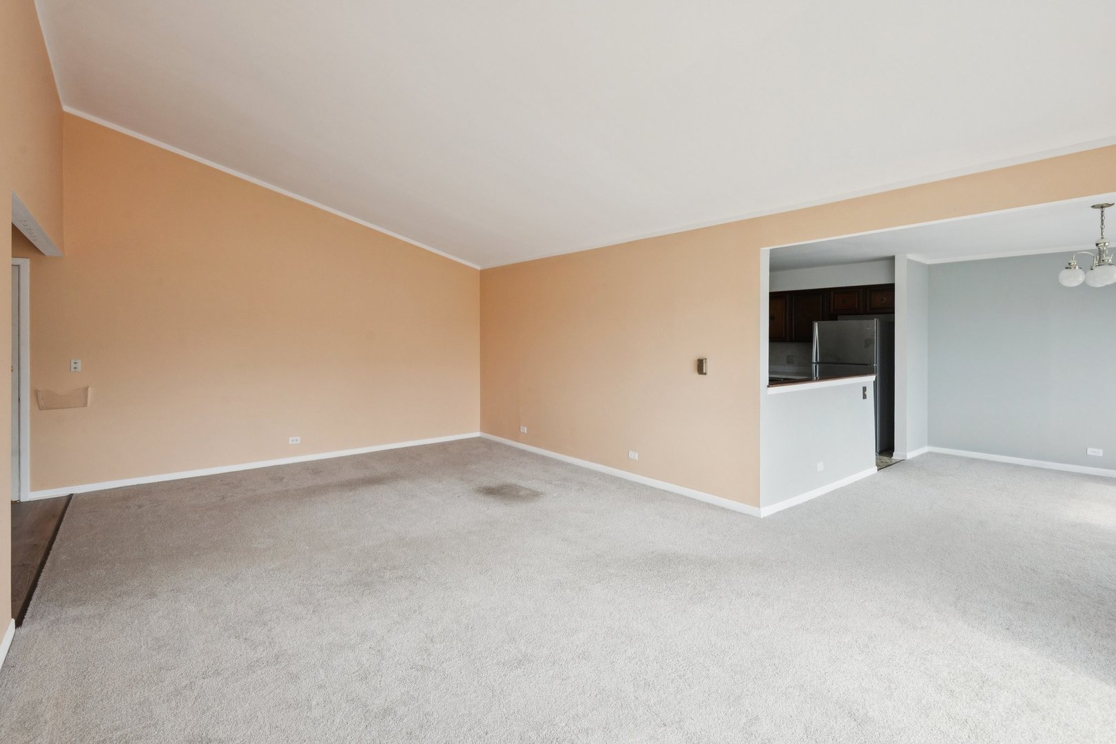 5251 Galitz Street 404 Property Photo 4