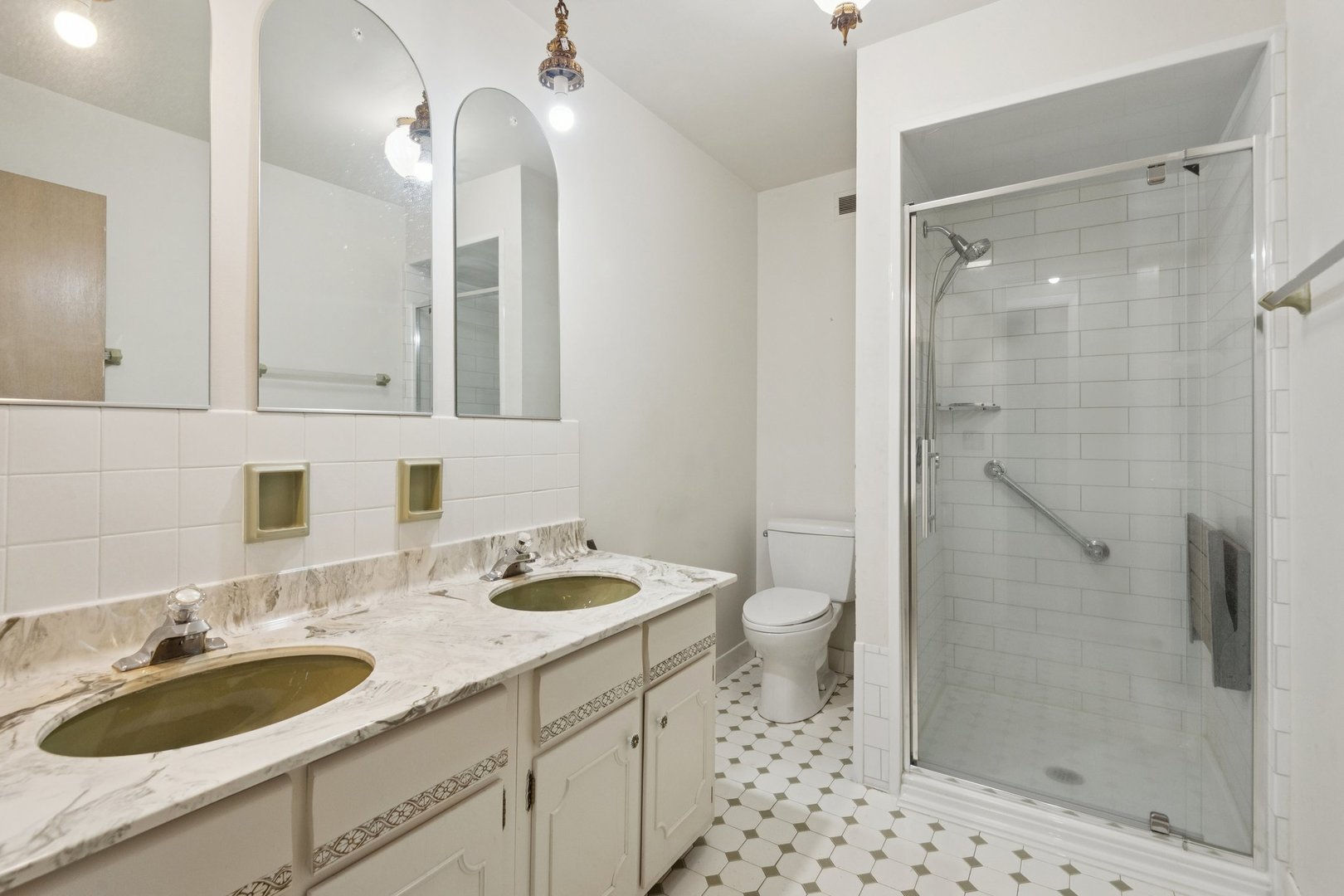 5251 Galitz Street 404 Property Photo 15