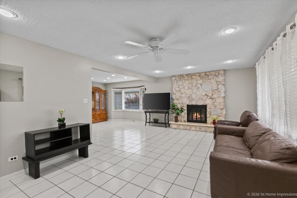 9213 S 83rd Court Property Photo 12