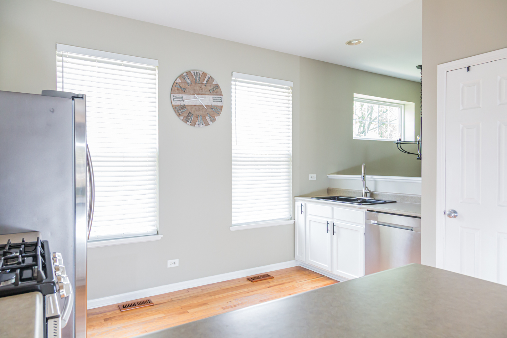 734 Thornbury Road Property Photo 6