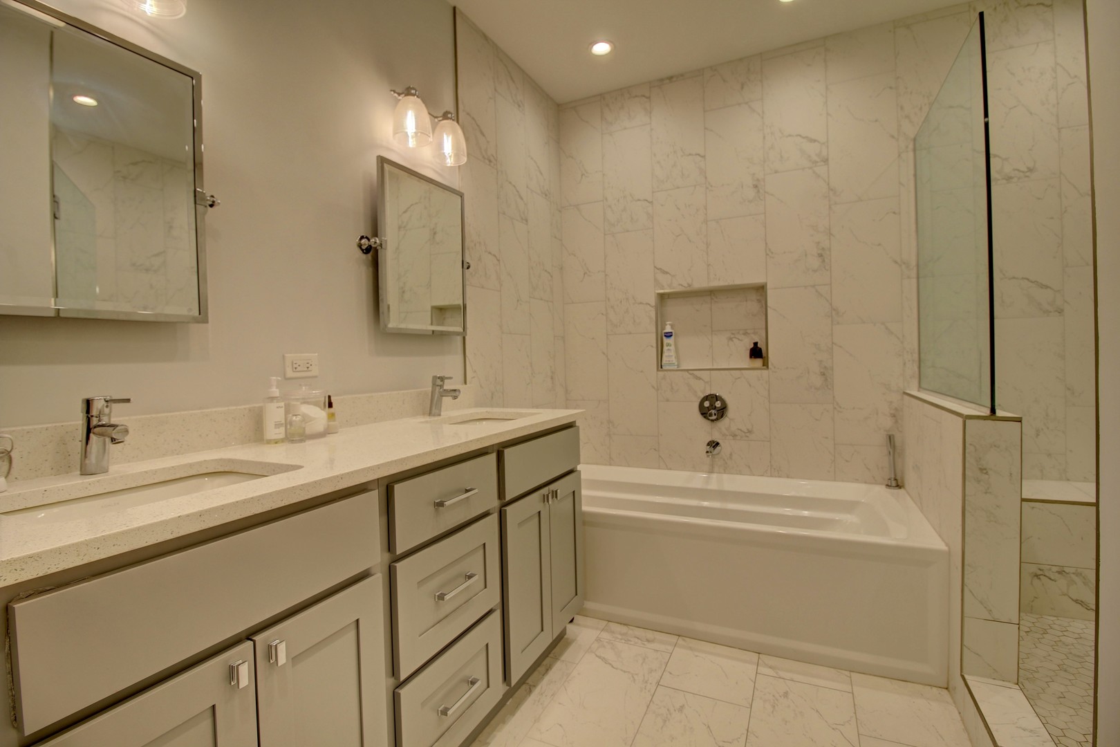 2438 N Western Avenue 1 Property Photo 14