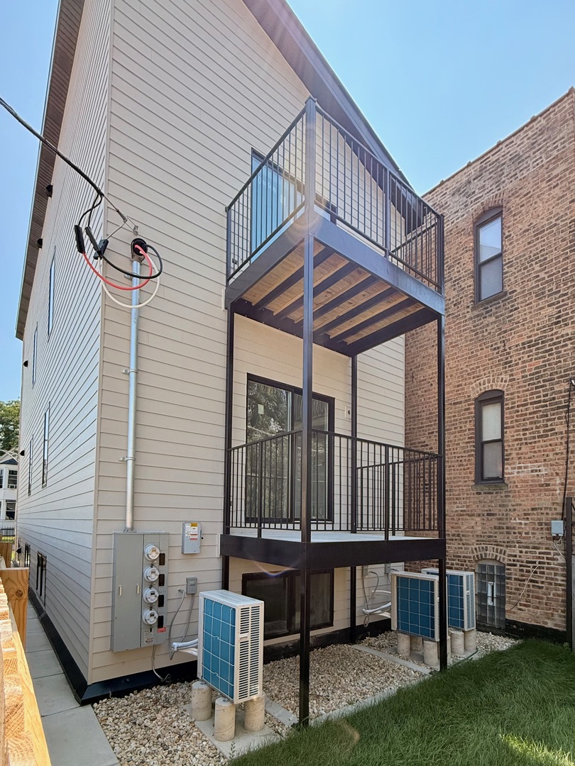 6312 S Champlain Avenue Property Photo 6