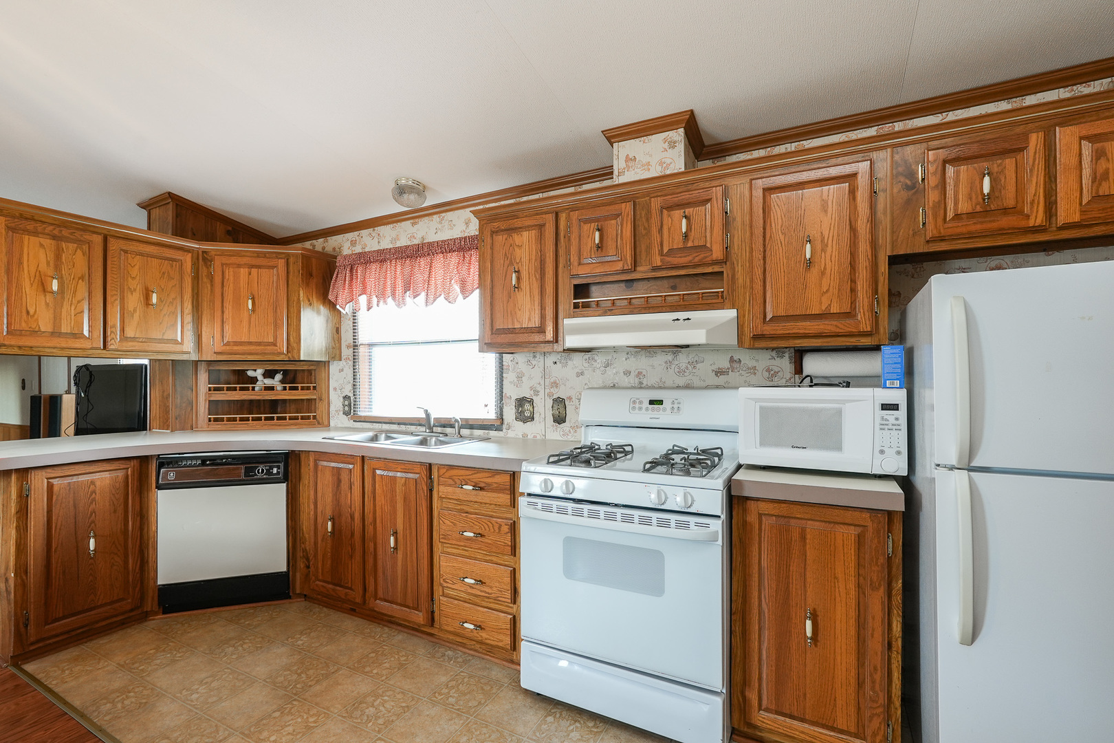 16 Maple Ridge Park Property Photo 2