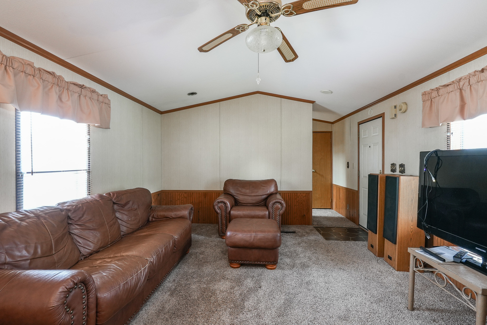 16 Maple Ridge Park Property Photo 4
