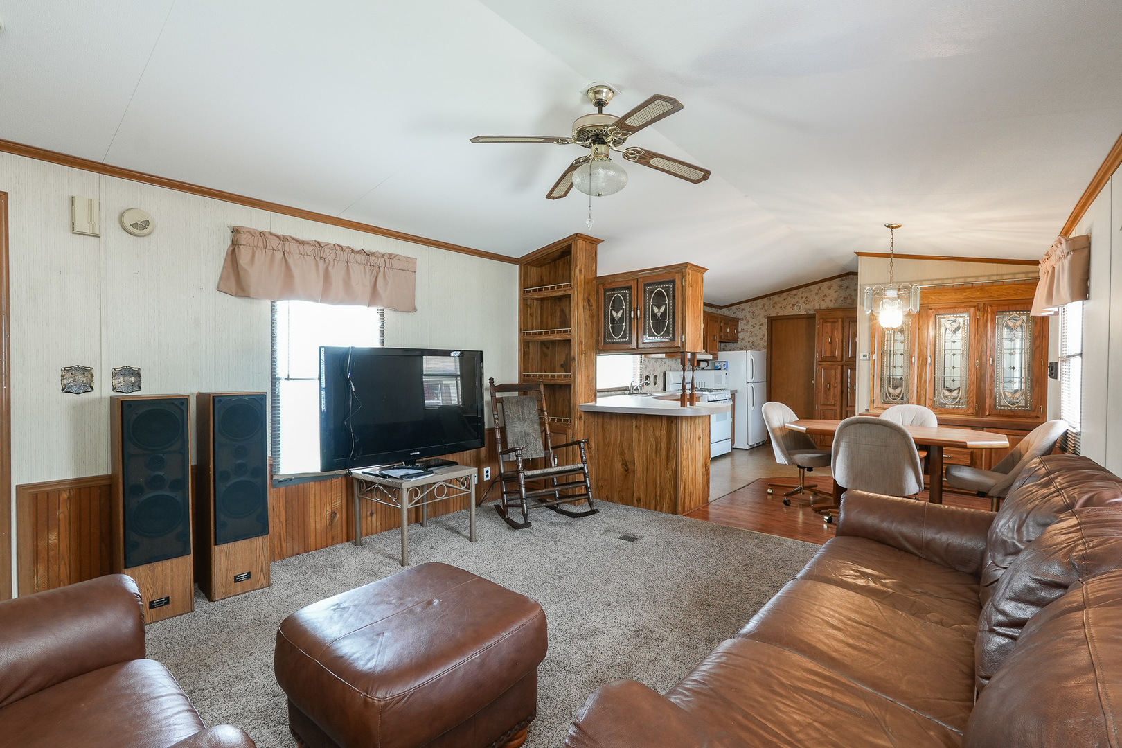 16 Maple Ridge Park Property Photo 8