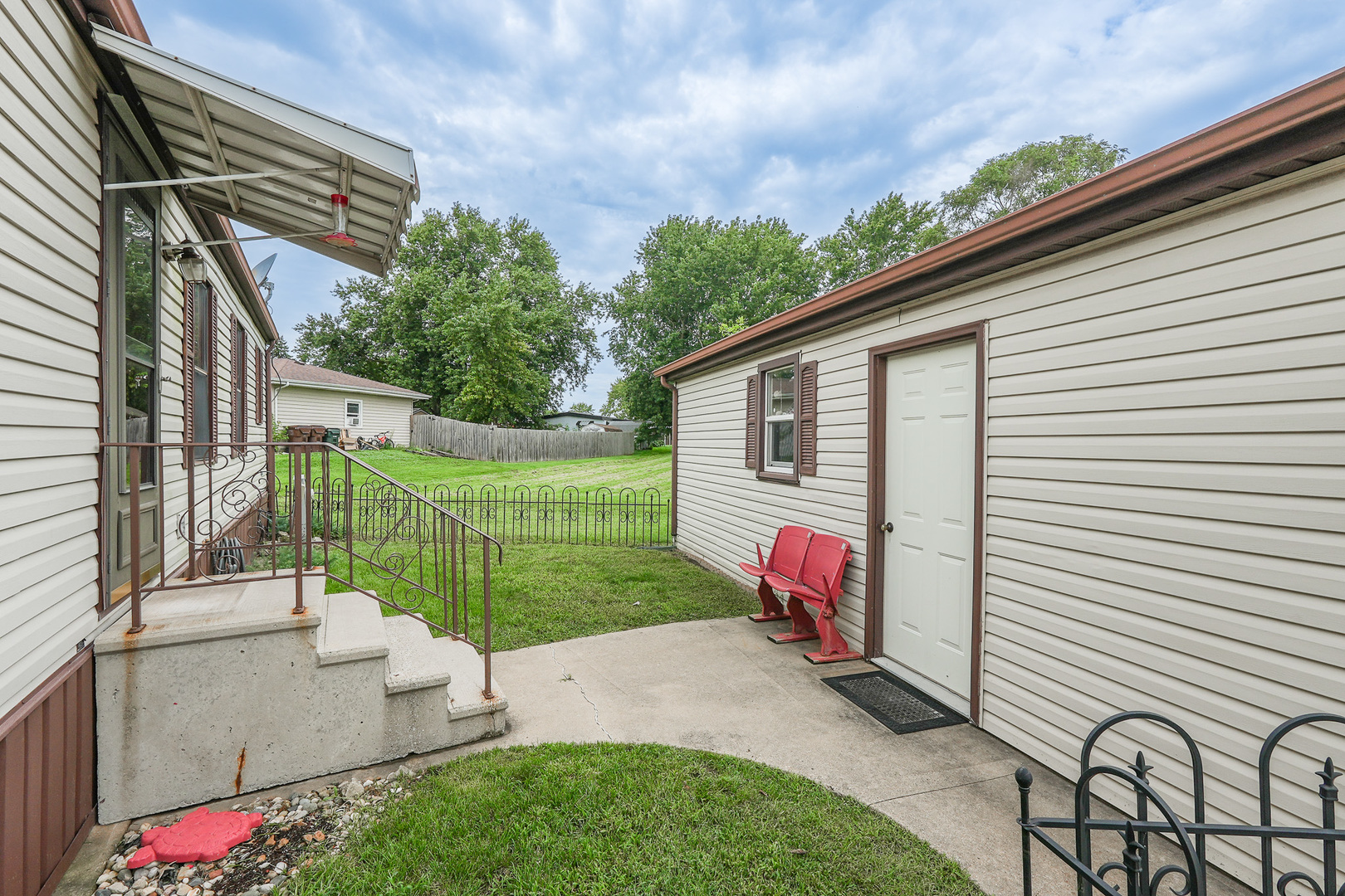 16 Maple Ridge Park Property Photo 17
