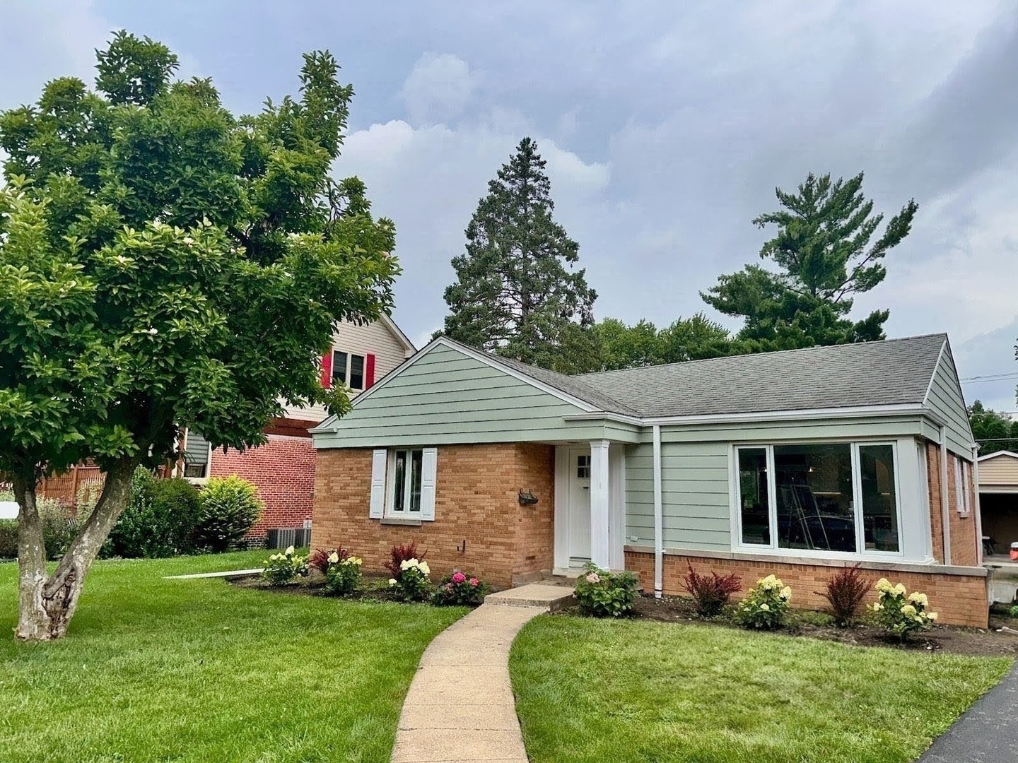 508 W Lonnquist Boulevard Property Photo 1