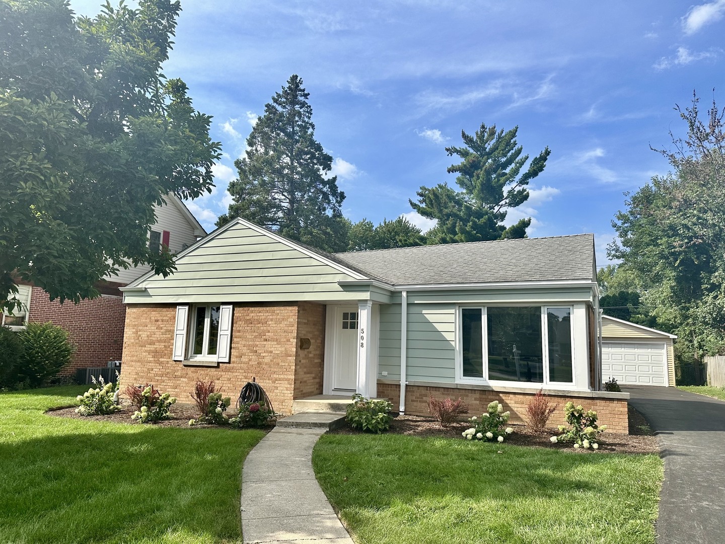 508 W Lonnquist Boulevard Property Photo 1