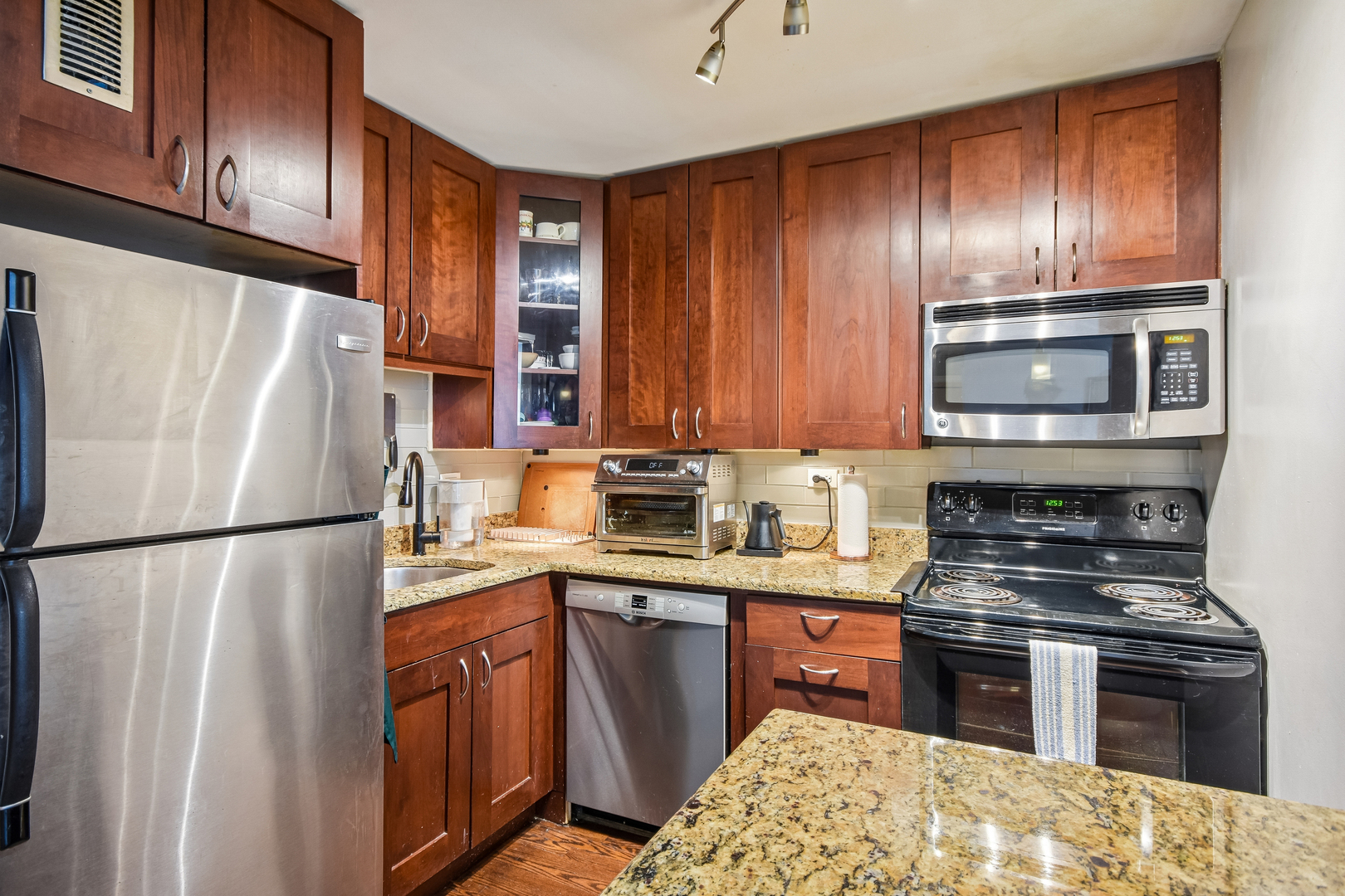 3550 N Lake Shore Drive 1117 Property Photo 18