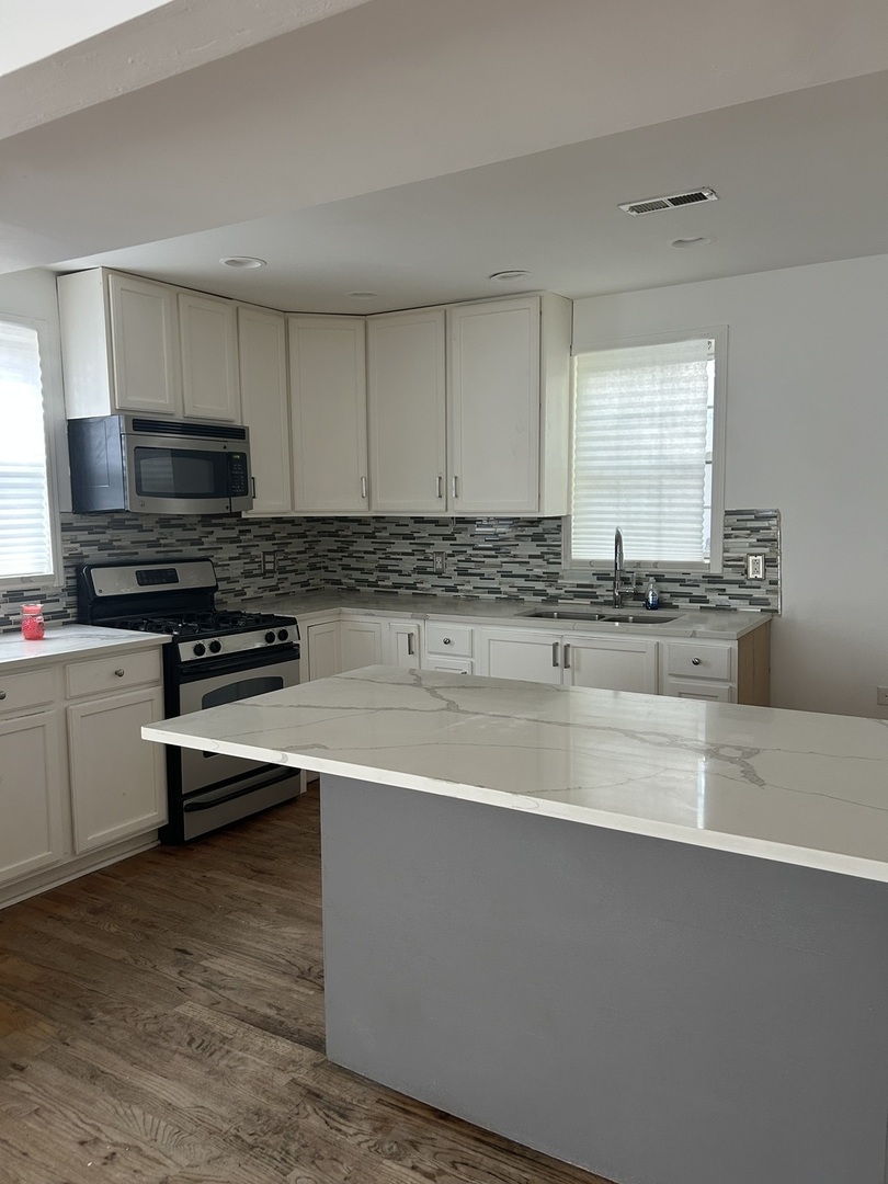 10724 S Pulaski Road Property Photo 2