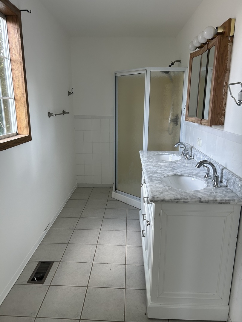 10724 S Pulaski Road Property Photo 8
