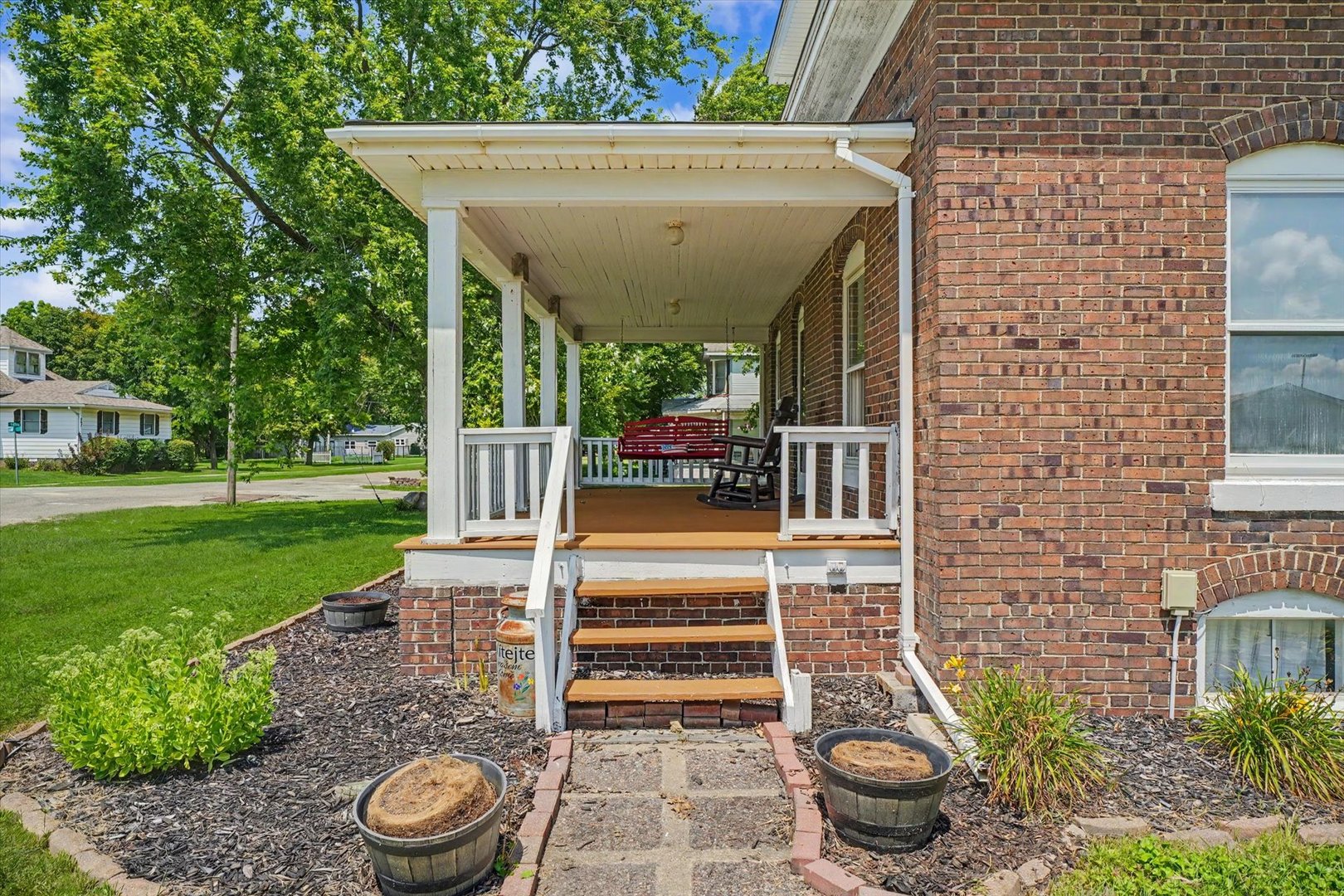 302 S Olmstead Street Property Photo 4