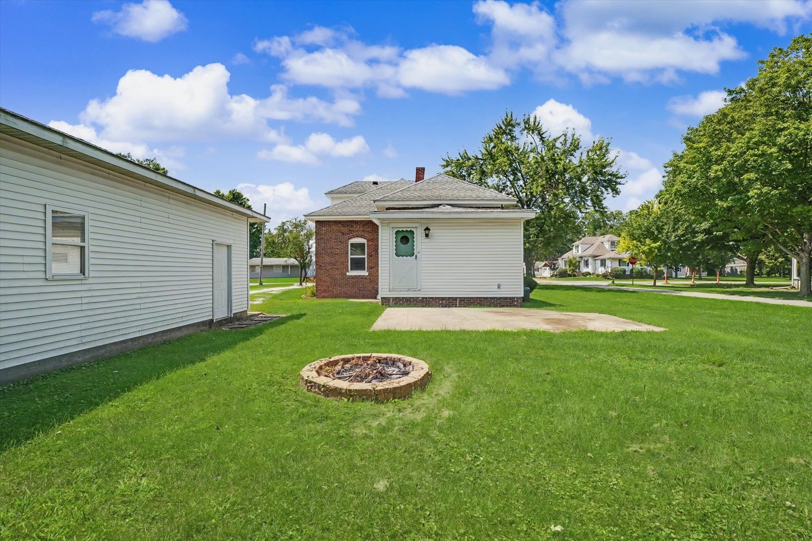 302 S Olmstead Street Property Photo 35