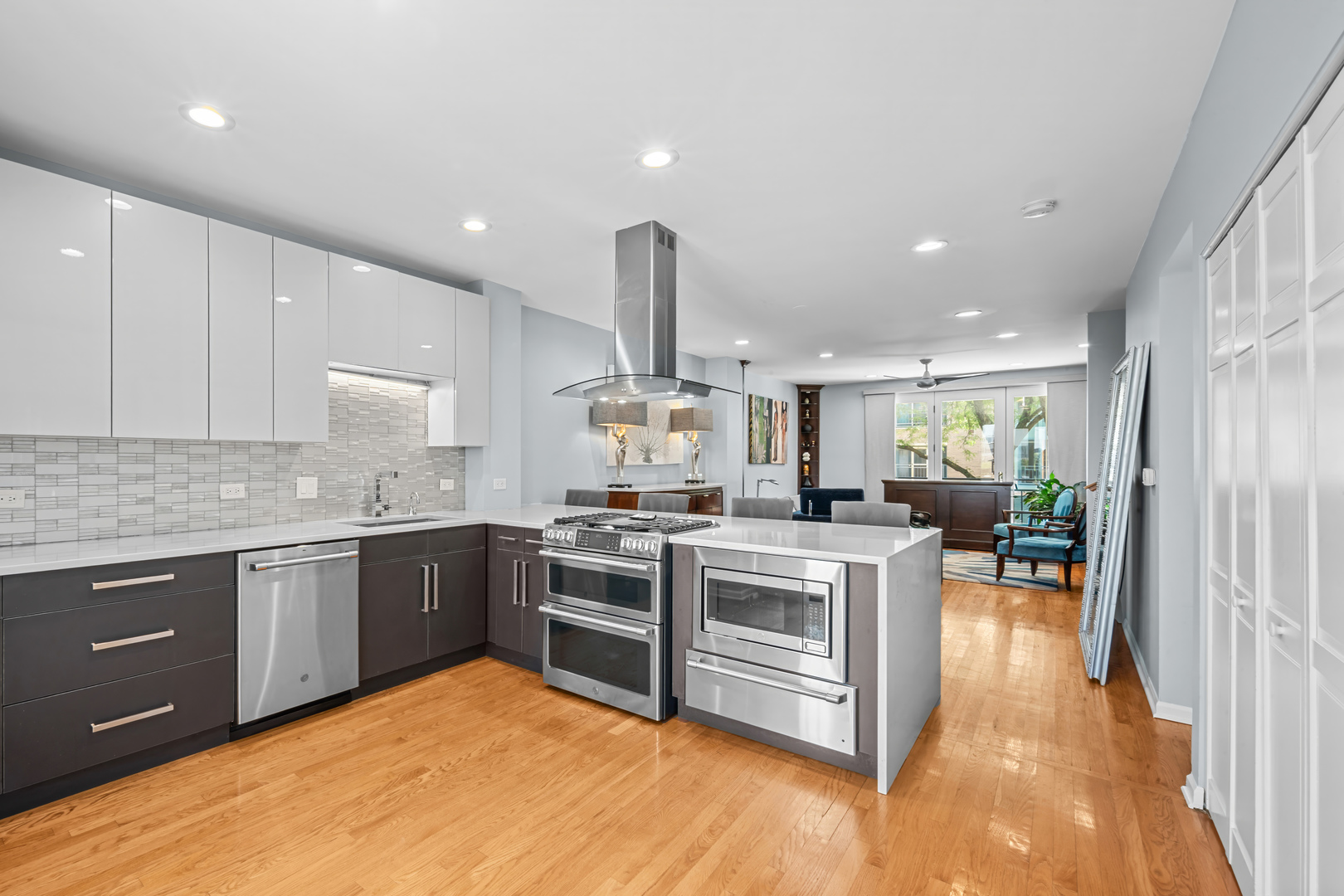 1449 S Clark Street Property Photo 5