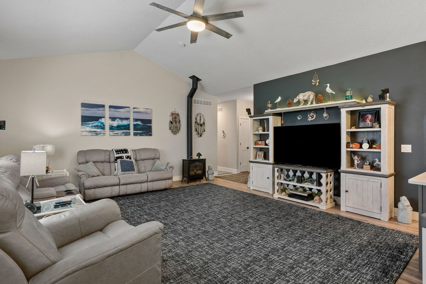 4909 Willow Circle Property Photo 4