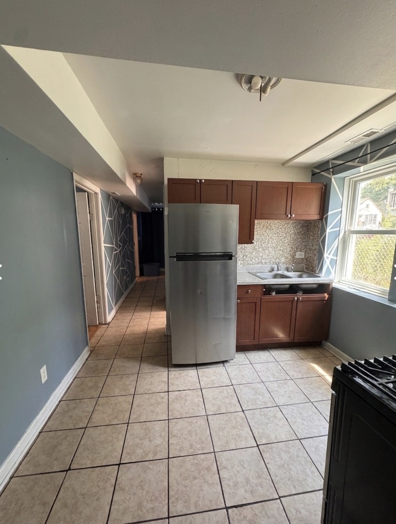 5016 S Aberdeen Street Property Photo 3