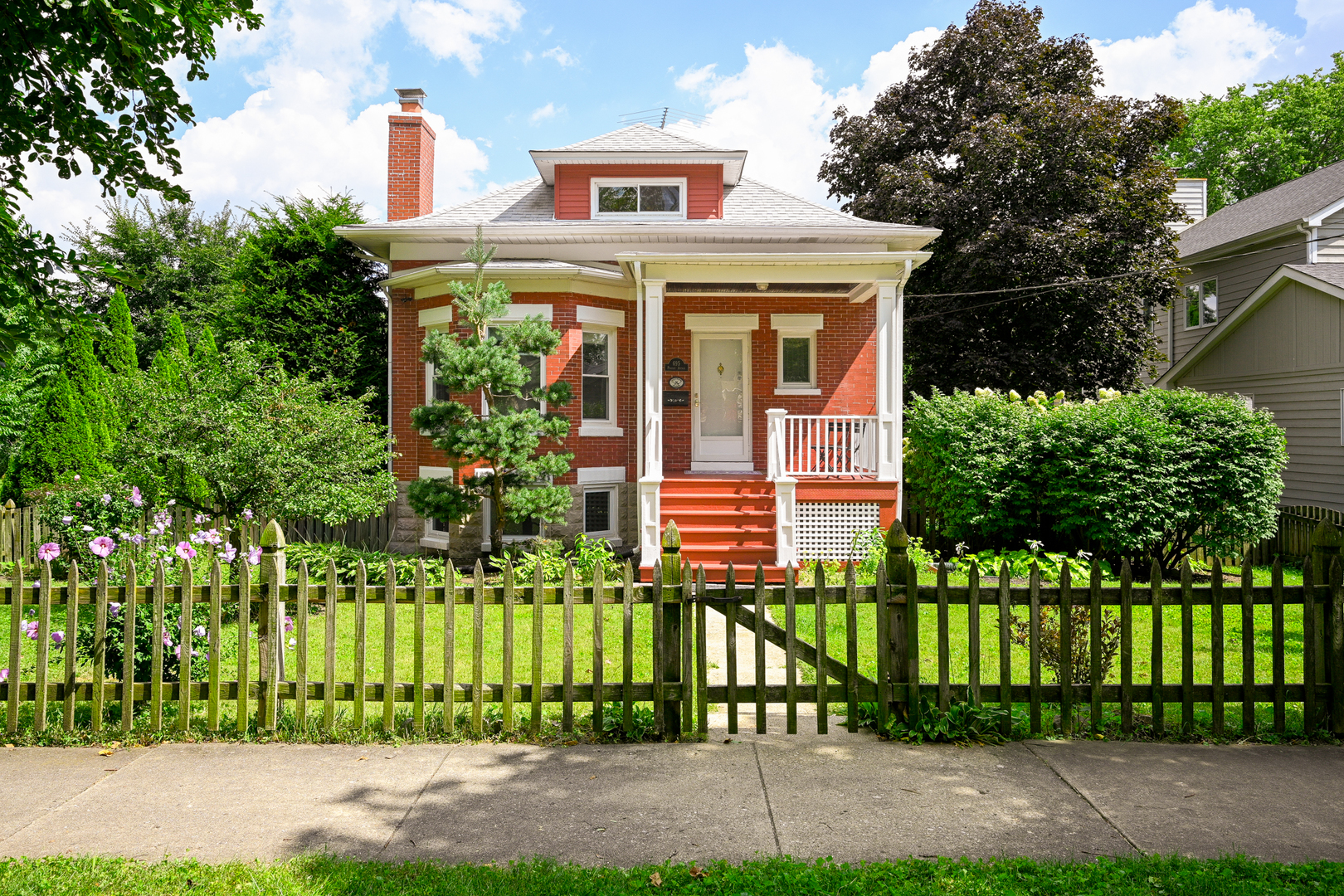 695 Prairie Avenue Property Photo 1
