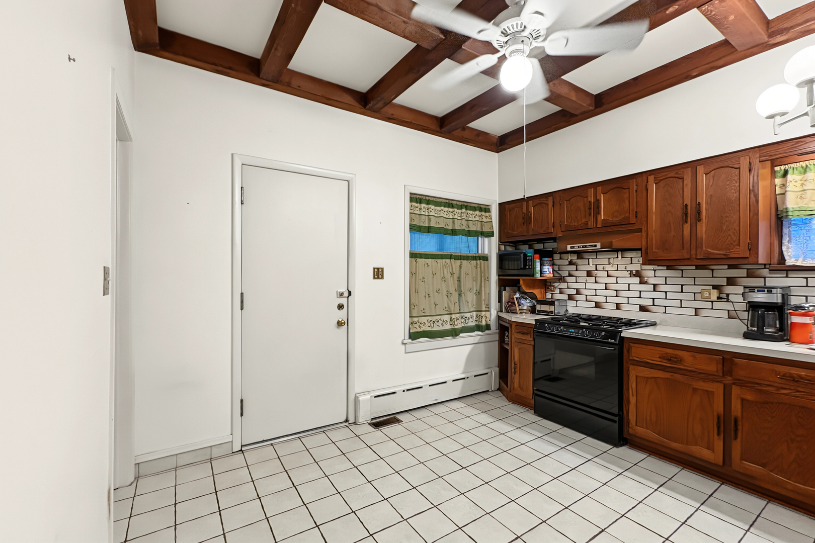 695 Prairie Avenue Property Photo 8