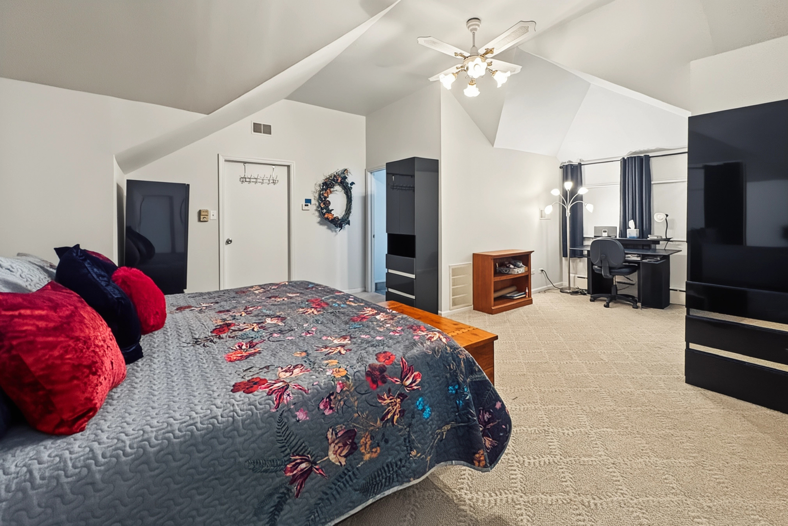 695 Prairie Avenue Property Photo 18