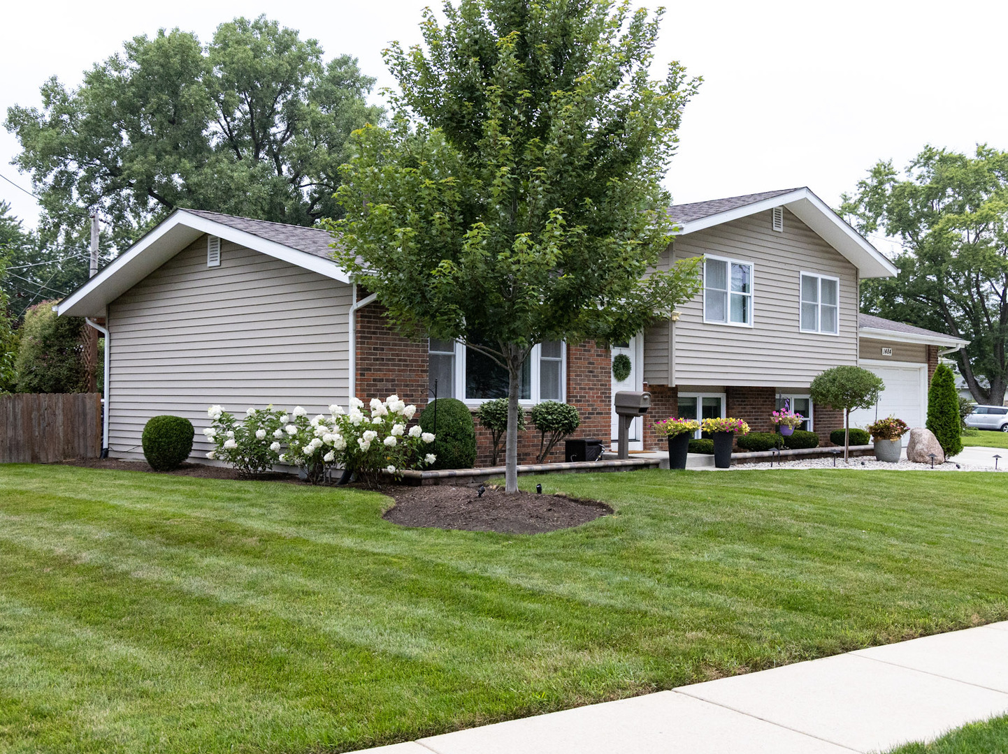 1484 Royal Boulevard Property Photo 4