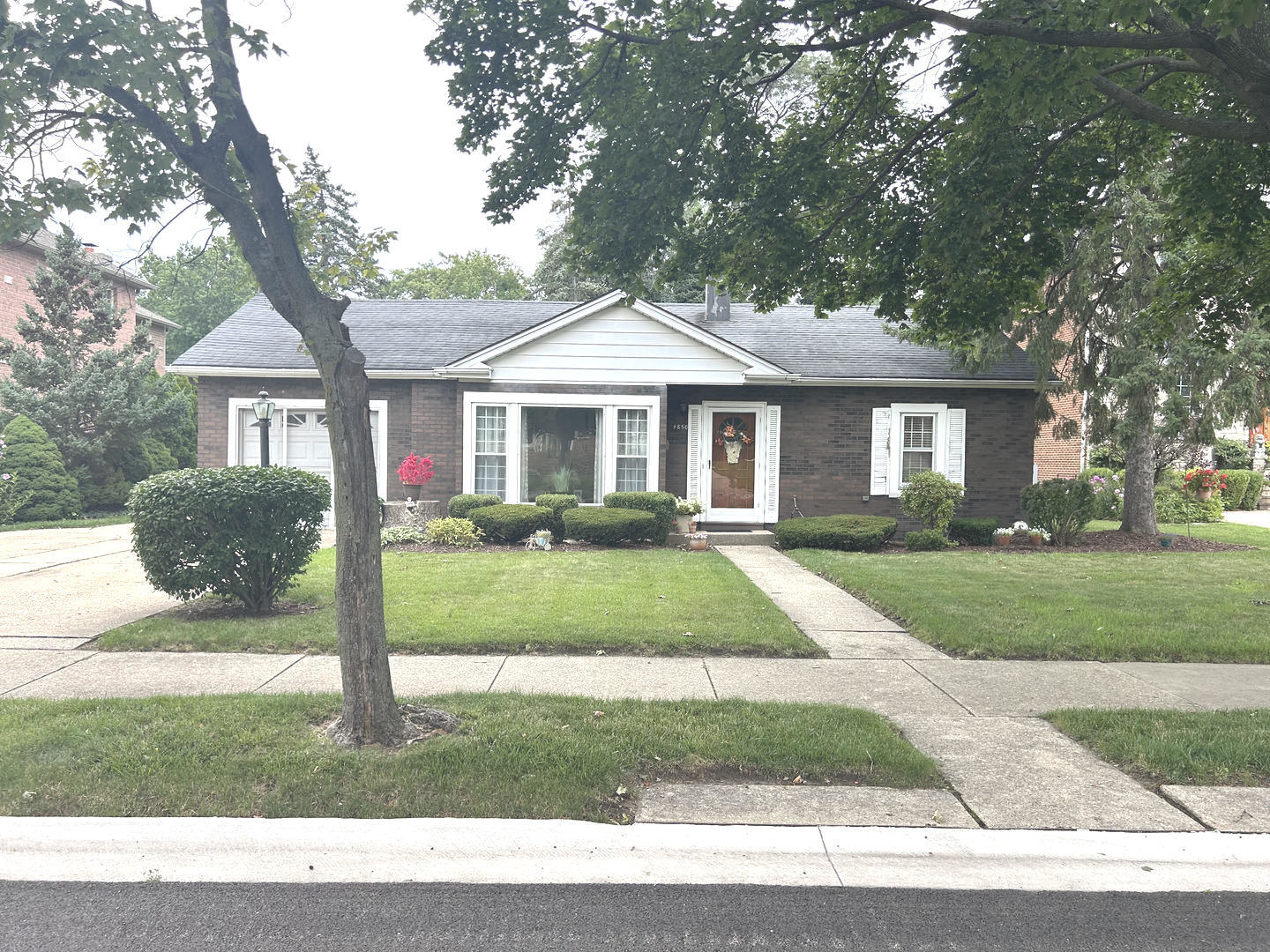 4850 N Prospect Avenue